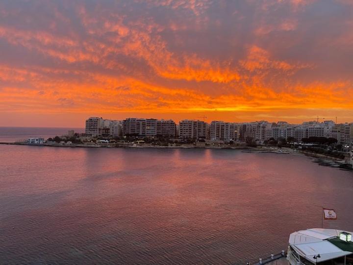 F2 - Lovely Two Bedrooms Flat Sea View, St Julians San Ġiljan Exterior foto